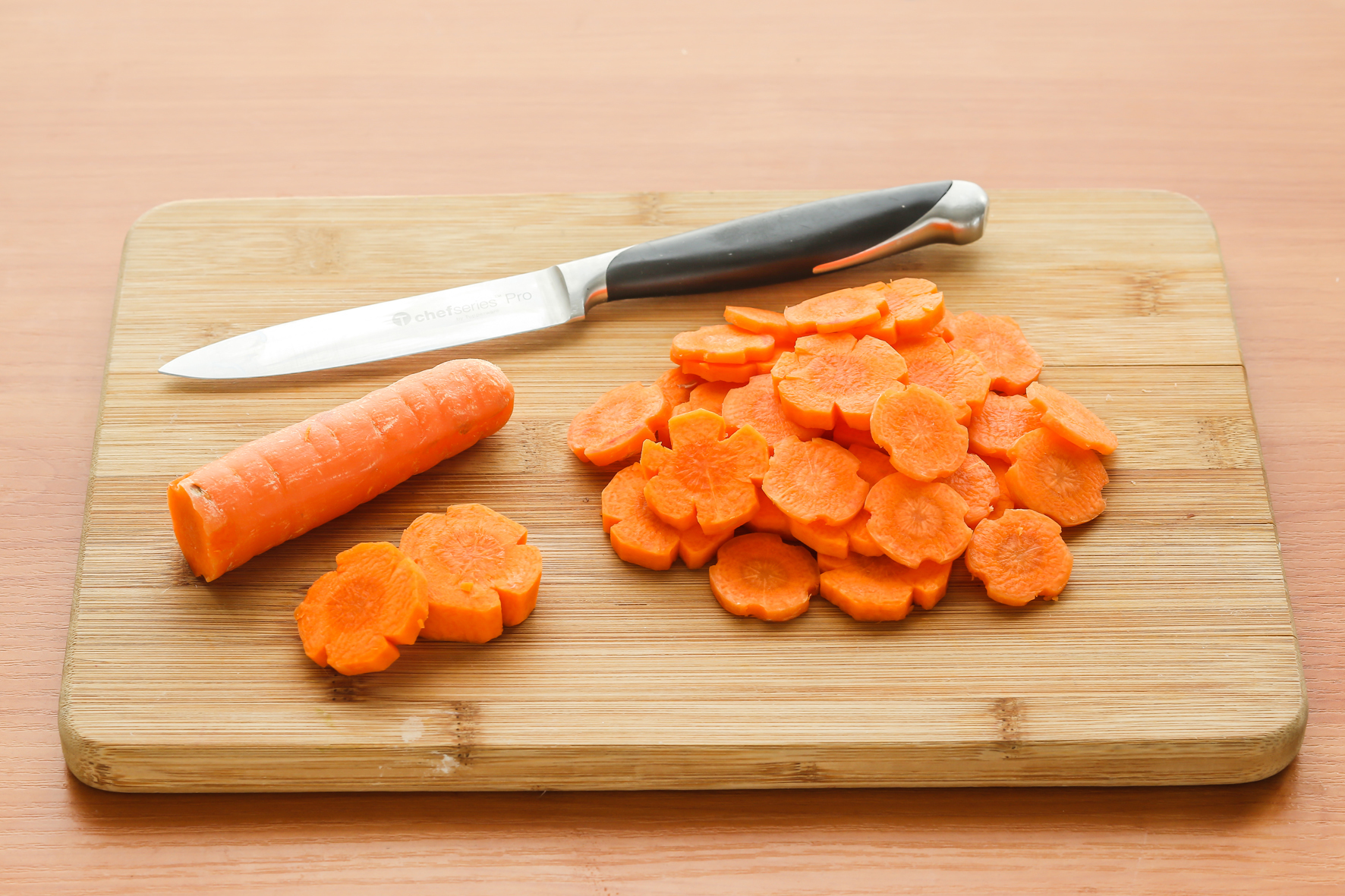 5 нарезка овощей. Карбование моркови. Нарезка овощей. Фигурная нарезка моркови. Красиво нарезать морковку.