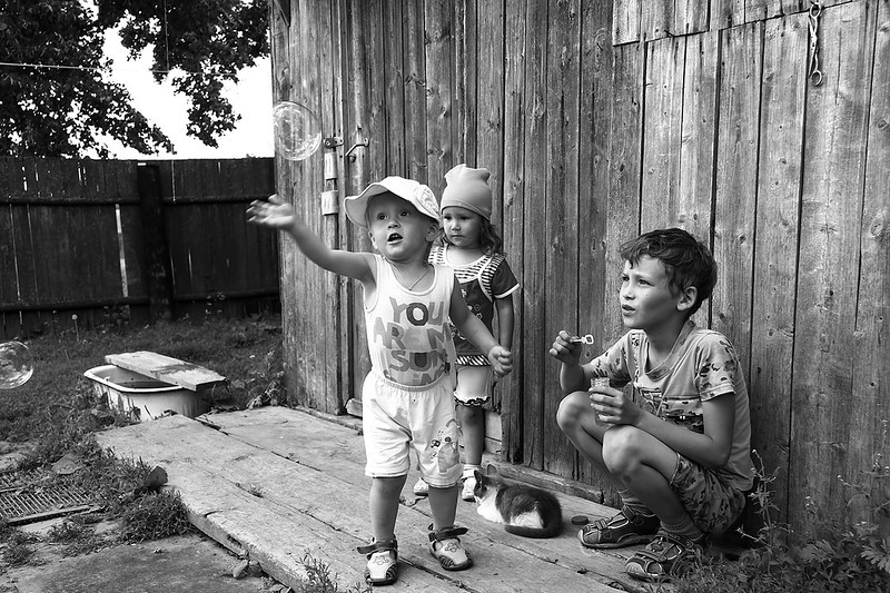 Ребятишки выросшие на селе. Советские дети летом. Советское детство в деревне. Ретро снимки деревенских детей. Советское детство в деревне дети.