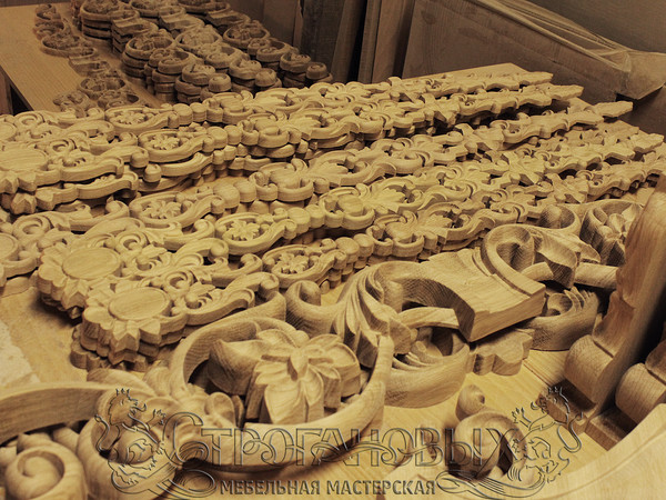 Резной декор из дерева в наличии и на заказ 
Мебельная мастерская Строгановых. http://m-stroganov.ru 

#резнойдекор #накладнойдекор #резьба #декормебели