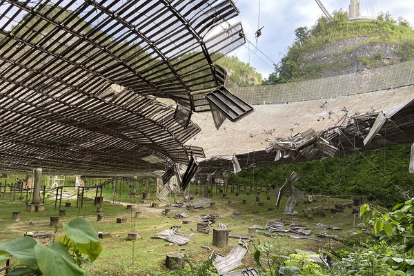 Повреждения основной антенны Arecibo. UCF