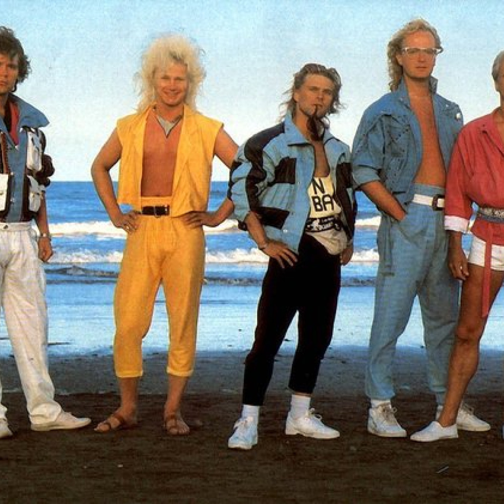Как одевались в 80 годы. 80е мода Америка мужская. Стиль Майами 90-х. Америка 80е стиль мужской. 80-Е мода мужчины.