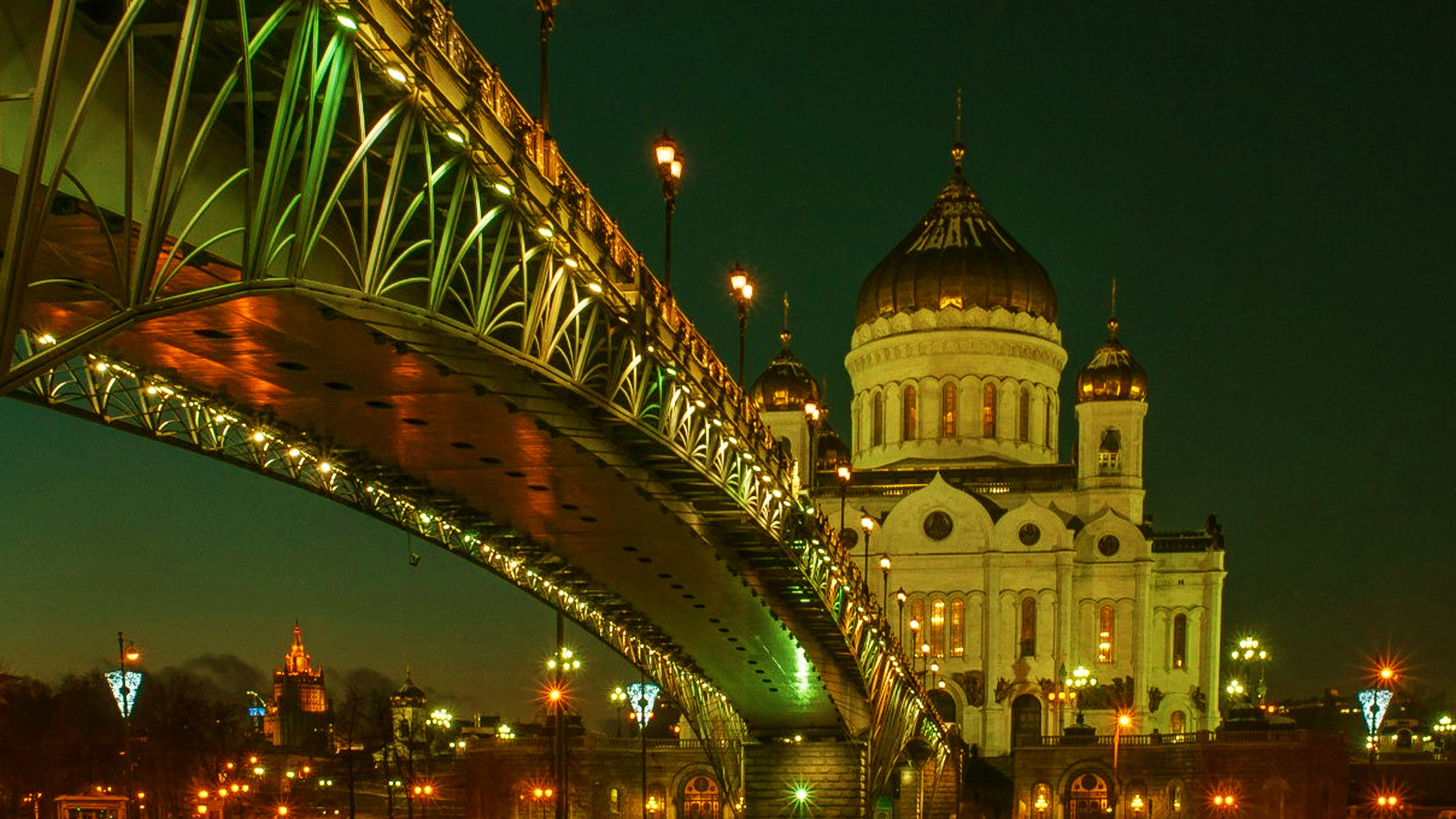 Патриарший мост. Патриарший мост маленький Москва. Патриарший мост в Москве фото. Замки на Патриаршем мосту.