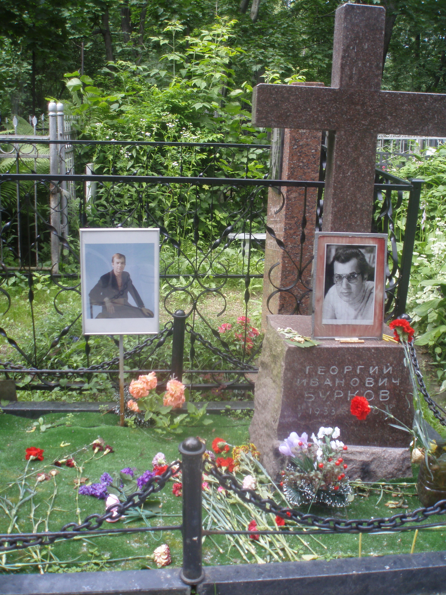 могила зои федоровой на ваганьковском кладбище фото