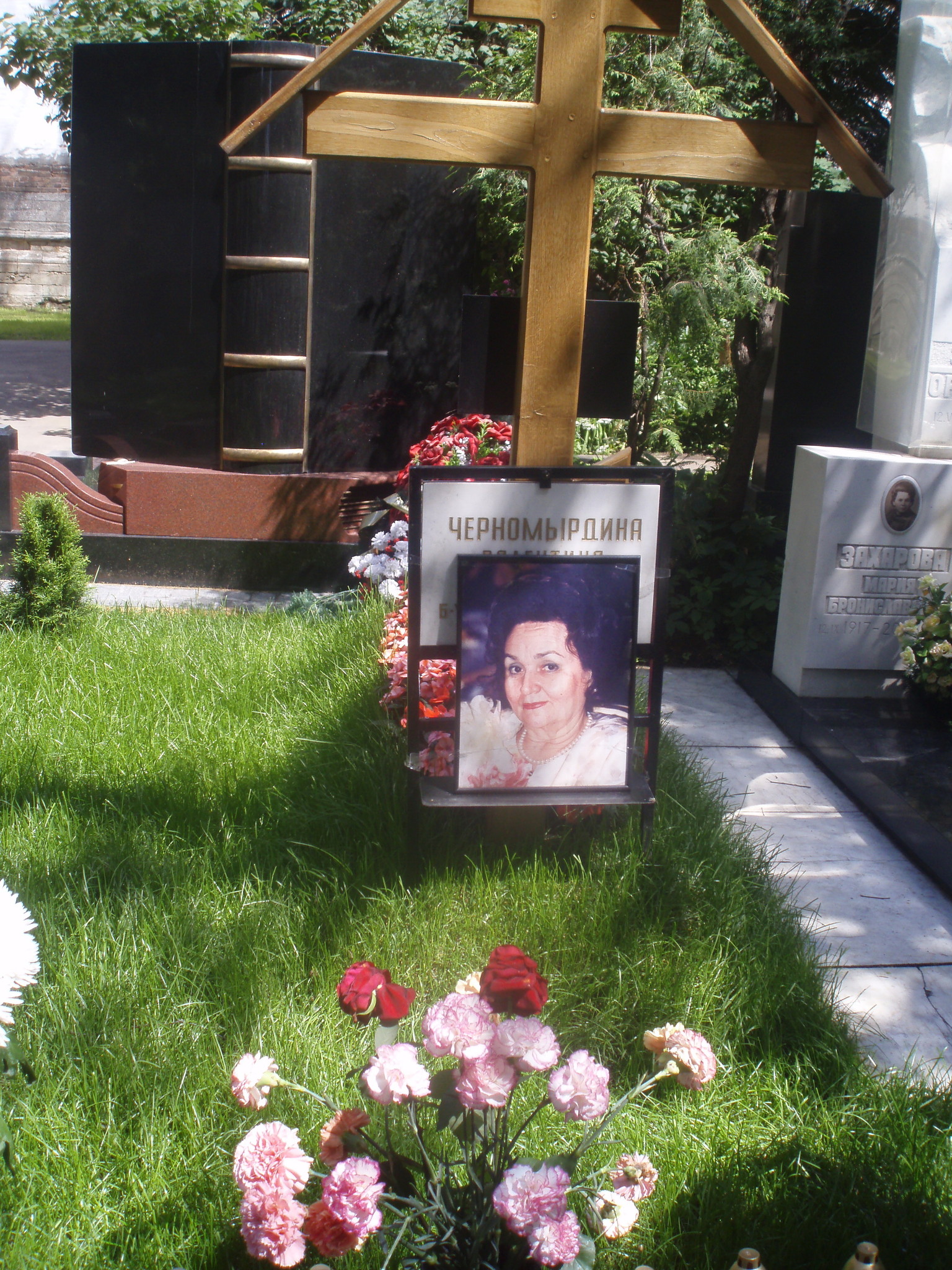 Ирина Скобцева могила памятник